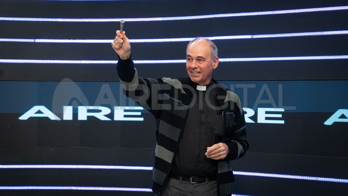 Panigo visitó y bendijo las instalaciones de AIRE.