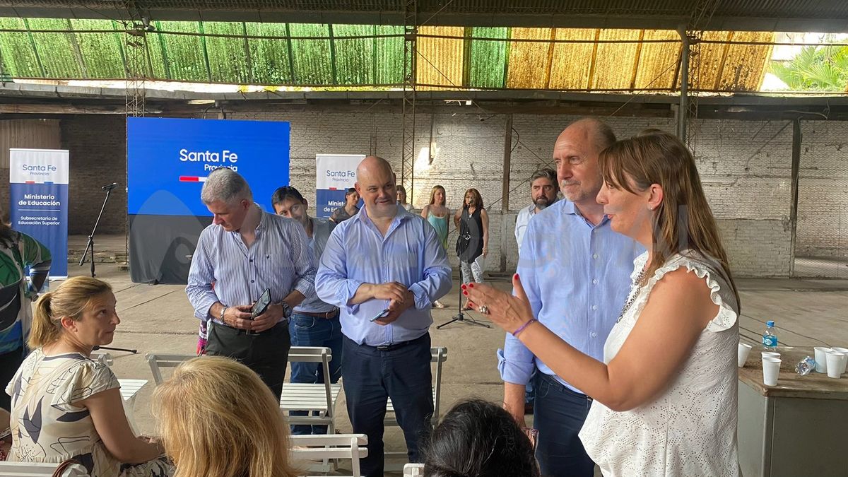 El gobernador Omar Perotti estuvo presente en la presentación del proyecto del nuevo edificio del Instituto Almirante Brown.