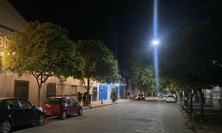 Una familia caminaba por calle Chacabuco al 2300 en el momento que fue atacada por un perro. Una menor resultó herida en su rostro. Una familia caminaba por calle Chacabuco al 2300 en el momento que fue atacada por un perro. Una menor resultó herida en su rostro.