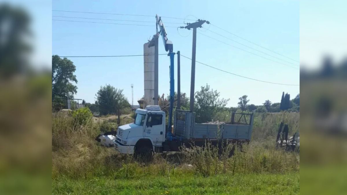 La víctima tenía 29 años y recibió una decarga eléctrica mientras manipulaba postes de hormigón.