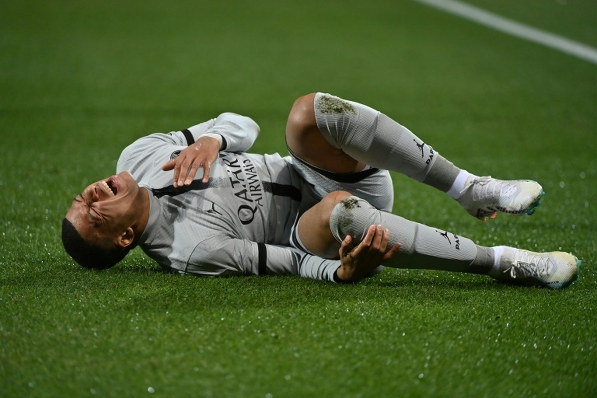 PSG informó la lesión que sufrió Kylian Mbappé y cuánto tiempo estará sin jugar.
