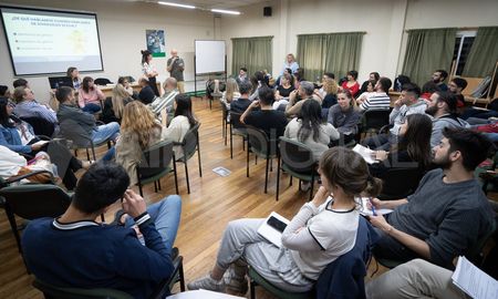 En la primera jornada del taller se realizaron ejercicios para visibilizar situaciones de desigualdad y discriminación. En la primera jornada del taller se realizaron ejercicios para visibilizar situaciones de desigualdad y discriminación.