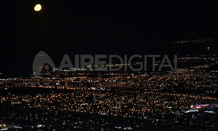 Rosario desde el aire: una recorrida nocturna en el helicóptero de la Policía Federal Rosario desde el aire: una recorrida nocturna en el helicóptero de la Policía Federal