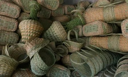 Se trata de una de las dos ferias de diseño más importantes del mundo junto con Venecia -que inauguró la semana pasada- y es el primer gran evento cultural que reabre después de una cuarentena de más de seis meses en el Reino Unido, cuando imperan aún muchas restricciones de distanciamiento social. Se trata de una de las dos ferias de diseño más importantes del mundo junto con Venecia -que inauguró la semana pasada- y es el primer gran evento cultural que reabre después de una cuarentena de más de seis meses en el Reino Unido, cuando imperan aún muchas restricciones de distanciamiento social.