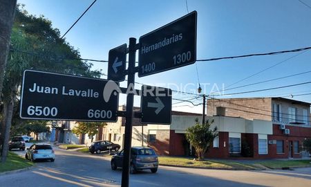 A plena luz del día, intentaron asaltara una mujer que transitaba por Lavalle. A plena luz del día, intentaron asaltara una mujer que transitaba por Lavalle.