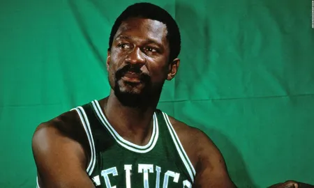 Russell desarrolló toda su carrera como jugador en los Boston Celtics y ganó 11 títulos, una cifra inédita que lo transformó en recordman de la NBA. Russell desarrolló toda su carrera como jugador en los Boston Celtics y ganó 11 títulos, una cifra inédita que lo transformó en recordman de la NBA.