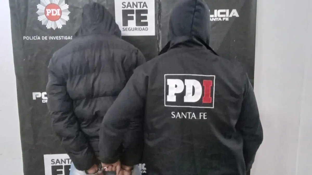 V.D.G de 45 años, tenía pedido de captura vigente por no haber regresado al penal donde cumplía condena por otros robos. V.D.G de 45 años, tenía pedido de captura vigente por no haber regresado al penal donde cumplía condena por otros robos.