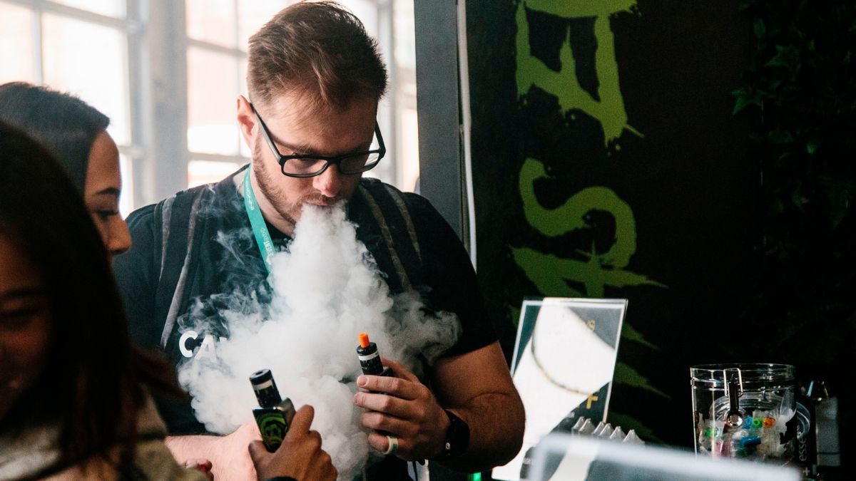 El vapeo no es un problema exclusivo de Argentina, sino que es una crisis sanitaria global que está siendo abordada con urgencia por las principales sociedades científicas dedicadas a la medicina respiratoria.