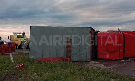 El vehículo volcó en el km 274, a la altura de Tacural. El vehículo volcó en el km 274, a la altura de Tacural.