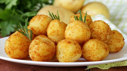 Bombas de papa caseras: la receta fácil y rendidora para sorprender en cualquier comida