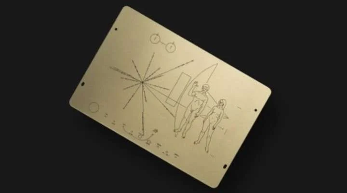 En 1977, la NASA siguió con el famoso Disco de Oro adjunto a la nave espacial Voyager 1.