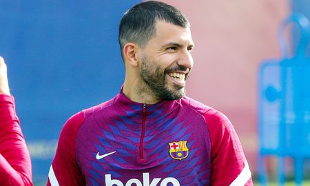 Ya retirado, Sergio Kun Agüero recibió algunos ofrecimientos para trabajar ligado al fútbol. Aún no se tienen certezas de si aceptará. Ya retirado, Sergio Kun Agüero recibió algunos ofrecimientos para trabajar ligado al fútbol. Aún no se tienen certezas de si aceptará.