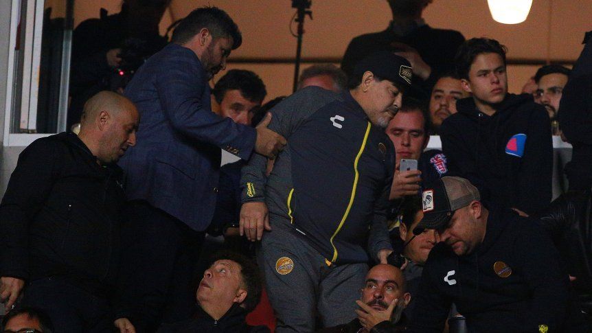 Maradona estalló ante las cargadas del público de San Luis