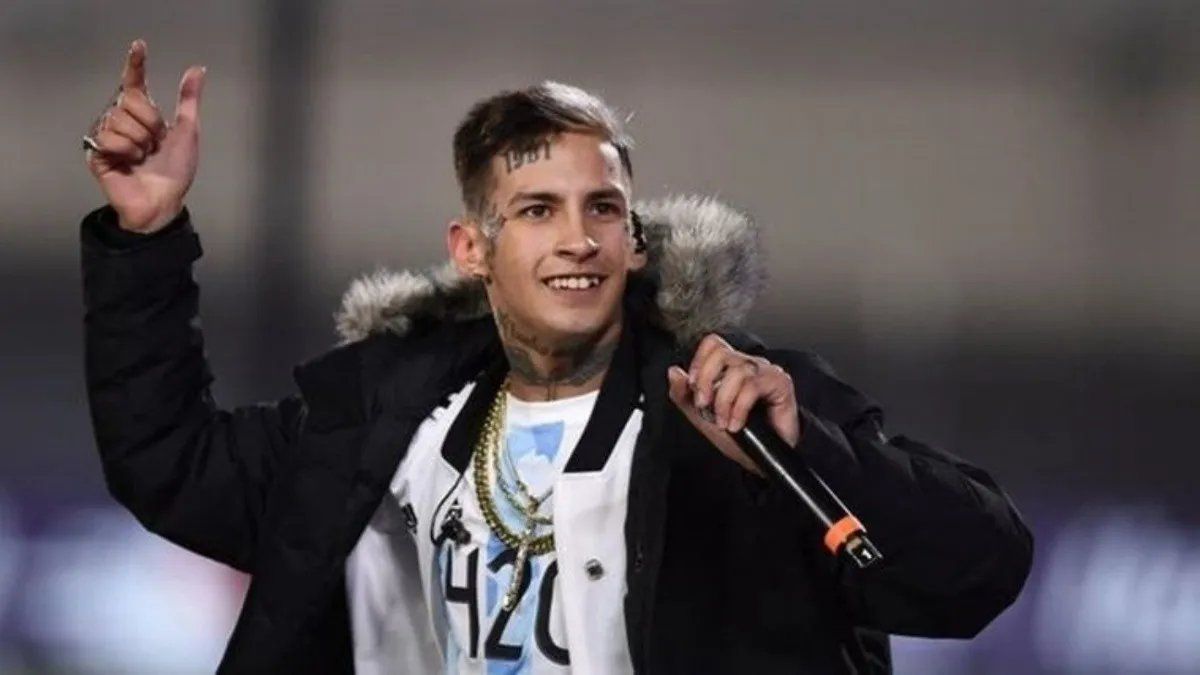 El cantante se acercó a la clínica Güemes de Luján