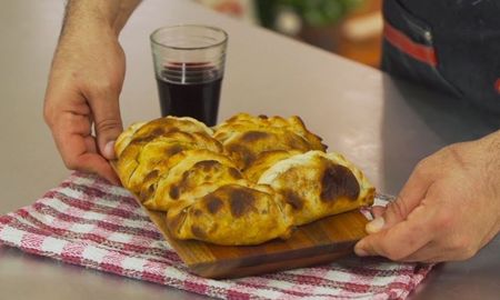 La receta de masa de empanadas sin harina. La receta de masa de empanadas sin harina.