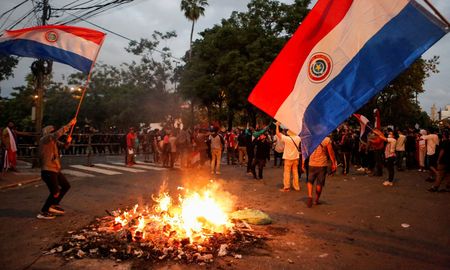 Los disturbios en Asunción provocaron la renuncia del comandante de la Policía. Los disturbios en Asunción provocaron la renuncia del comandante de la Policía.