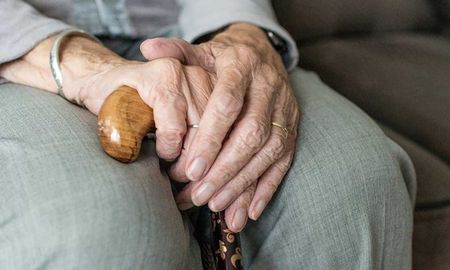 Los adultos mayores son un importante grupo de riesgo en la pandemia de coronavirus. Los geriátricos son focos de contagio en todo el mundo. Los adultos mayores son un importante grupo de riesgo en la pandemia de coronavirus. Los geriátricos son focos de contagio en todo el mundo.