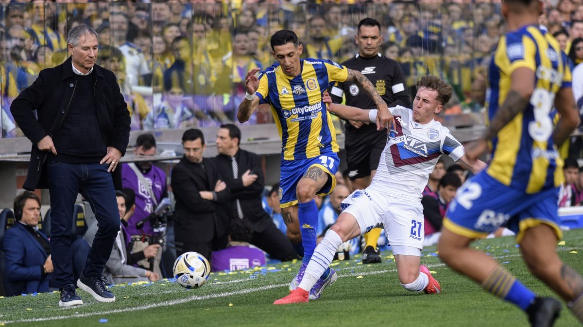 Ángel Di María en sus primeras intervenciones con la camiseta de Rosario Central en su vuelta.