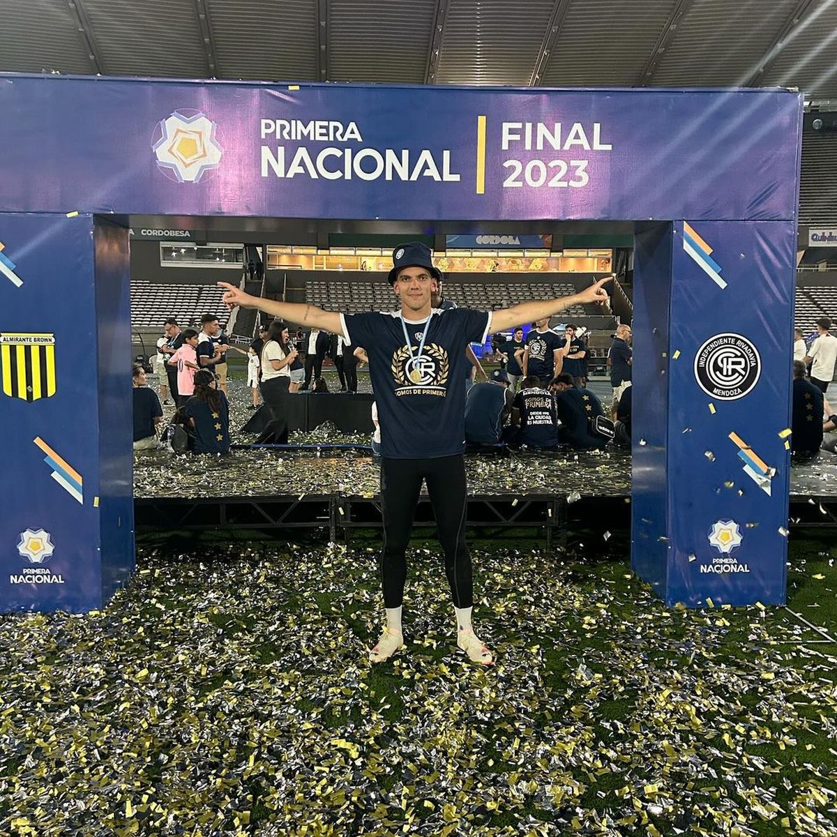 Facundo Masuero, arquero cuyo pase pertenece a Colón, logró el ascenso a Primera con Independiente Rivadavia de Mendoza. Facundo Masuero, arquero cuyo pase pertenece a Colón, logró el ascenso a Primera con Independiente Rivadavia de Mendoza.