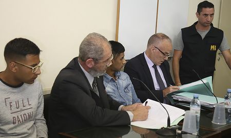 La Justicia condenó hoy a 14 y 15 años de prisión a los dos acusados de balear a un turista sueco al que le amputaron la pierna en diciembre de 2018 durante un intento de robo en el barrio porteño de Montserrat. La Justicia condenó hoy a 14 y 15 años de prisión a los dos acusados de balear a un turista sueco al que le amputaron la pierna en diciembre de 2018 durante un intento de robo en el barrio porteño de Montserrat.