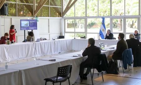 Luego de esta reunión, Fernández deberá tomar una decisión final de cómo seguirá la cuarentena en el AMBA. Luego de esta reunión, Fernández deberá tomar una decisión final de cómo seguirá la cuarentena en el AMBA.