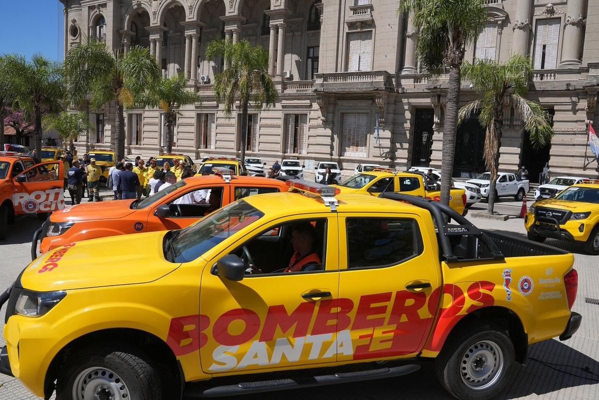 El Gobierno de la Provincia de Santa Fe presentó este martes una flota de 22 camionetas que serán incorporadas a tareas operativas de cuidado ambiental y respuesta a emergencias.