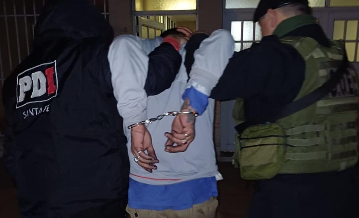 El prófugo fue trasladado a sede policial y luego fue puesto a disposición de la Justicia.&nbsp;