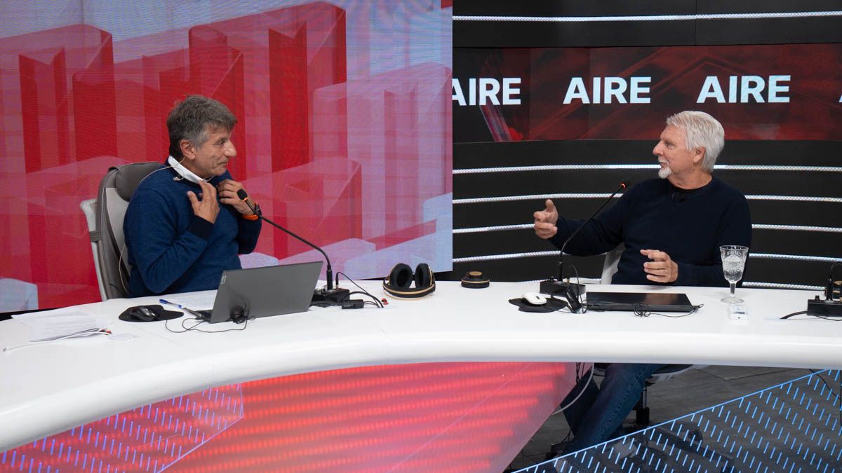 Carlos Chichizola (derecha) en la entrevista durante el programa Ahora Vengo, con Luis Mino (izquierda). Carlos Chichizola (derecha) en la entrevista durante el programa Ahora Vengo, con Luis Mino (izquierda).