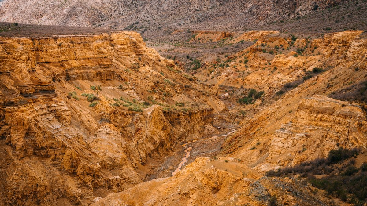 El paisaje del Ca&ntilde;&oacute;n del Ocre conserva su estado natural y atrae a viajeros que buscan silencio.