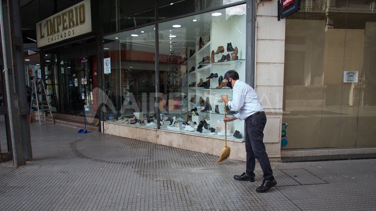Los comerciantes de la ciudad de Santa Fe volvieron a abrir las puertas este lunes.&nbsp;