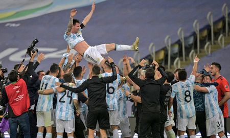 La Selección Argentina derrotó a Brasil, se quedó con la Copa América y volvió a ser campeón después de 28 años. Así lo celebraron los famosos y políticos en redes. La Selección Argentina derrotó a Brasil, se quedó con la Copa América y volvió a ser campeón después de 28 años. Así lo celebraron los famosos y políticos en redes.