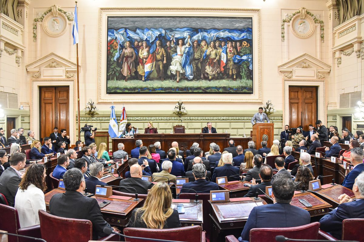 La Legislatura tendrá un arduo debate sobre la necesidad de reformar la Constitución de Santa Fe.