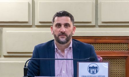 Mariano Cuvertino, diputado provincial por el frente Unidos para Cambiar Santa Fe. Mariano Cuvertino, diputado provincial por el frente Unidos para Cambiar Santa Fe.