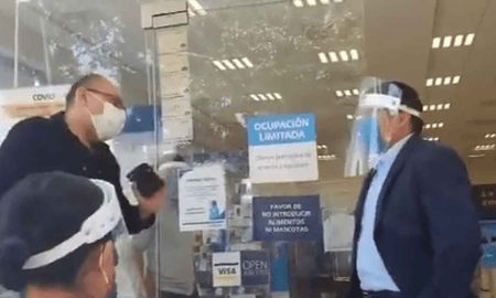 Un hombre se niega a que le tomen temperatura porque daña las neuronas Un hombre se niega a que le tomen temperatura porque daña las neuronas