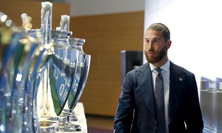 Sergio Ramos se despidió del Real Madrid y reveló que quiso renovar contrato, pero que desde el club le dijeron que la oferta había caducado. Sergio Ramos se despidió del Real Madrid y reveló que quiso renovar contrato, pero que desde el club le dijeron que la oferta había caducado.