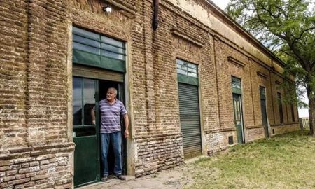 El pueblo fantasma en Buenos Aires que tiene un solo habitante con un almacén que resistió el paso del tiempo. El pueblo fantasma en Buenos Aires que tiene un solo habitante con un almacén que resistió el paso del tiempo.