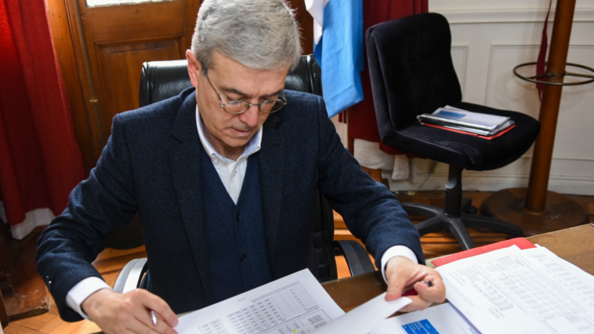 El ministro de Economía, Walter Agosto, recordó que el acuerdo con los gremios prevé volver a reunirse en octubre para analizar el impacto de la inflación en los sueldos.