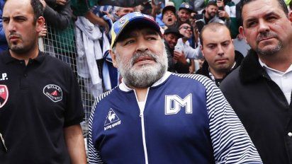 Gimnasia le ofreció 16 meses de contrato a Maradona