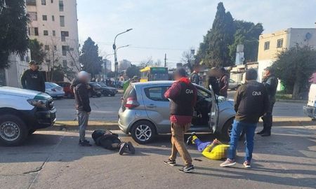 Los acusados fueron detenidos cuando circulaban con destino a la cancha de Rosario Central. Los acusados fueron detenidos cuando circulaban con destino a la cancha de Rosario Central.