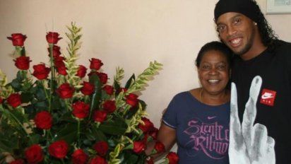 Coronavirus en Brasil: Ronaldinho pide fuerzas para su madre que se contagió de covid