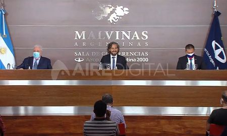 Gines González García brindó una conferencia de prensa junto al Jefe de Gabinete, Santiago Cafiero. Gines González García brindó una conferencia de prensa junto al Jefe de Gabinete, Santiago Cafiero.