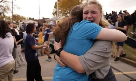 Un nuevo tiroteo en una escuela de Estados Unidos deja tres muertos y seis heridos. Un nuevo tiroteo en una escuela de Estados Unidos deja tres muertos y seis heridos.