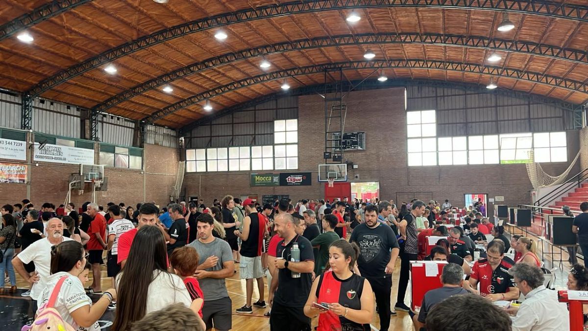 Cerraron los comicios en Colón: alrededor de 6000 socios sabaleros emitieron su voto en el Roque Otrino