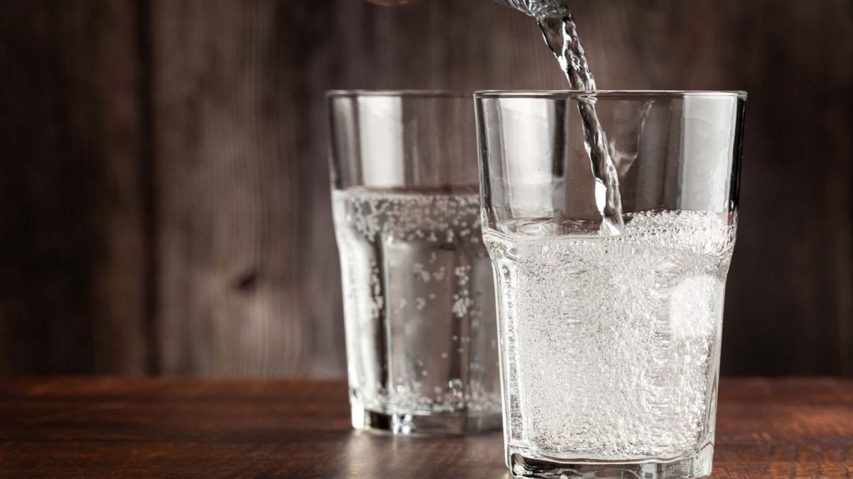 ¿El agua con gas es más saludable que la sin gas? esto dice la ciencia