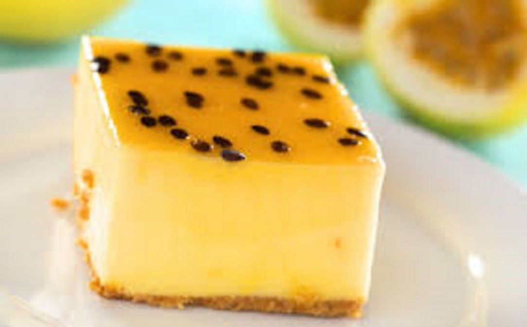 Tarta de queso y maracuyá.