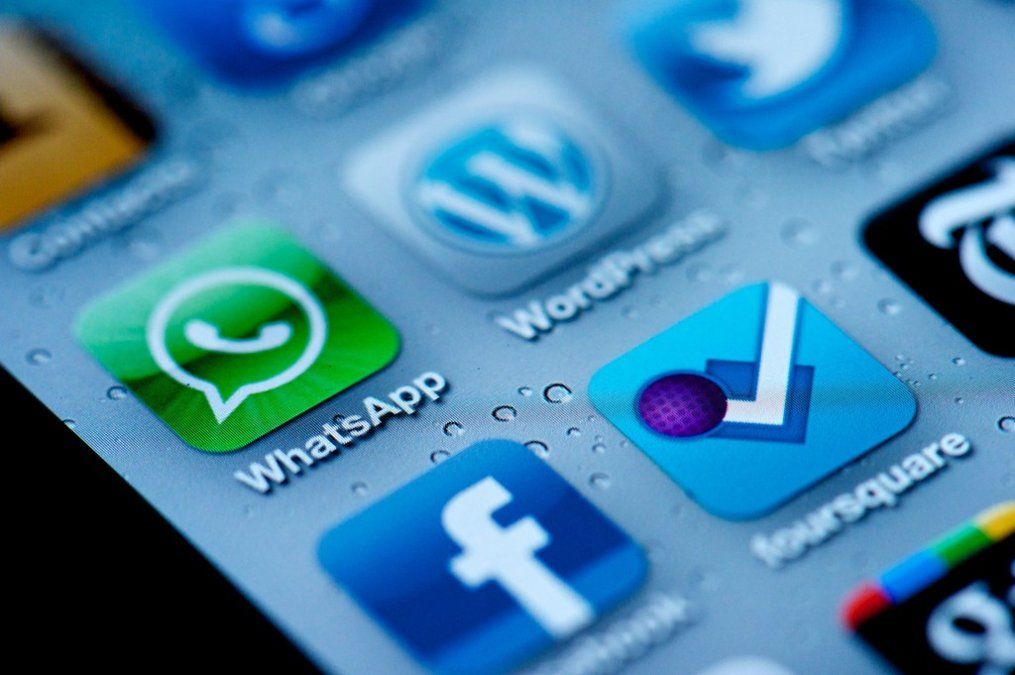 Cómo agregar stickers en tus fotos de WhatsApp