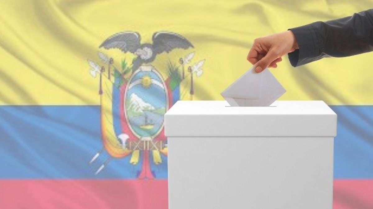 Más de 13 millones de ecuatorianos están convocados a votar mañana en el balotaje presidencial&nbsp;