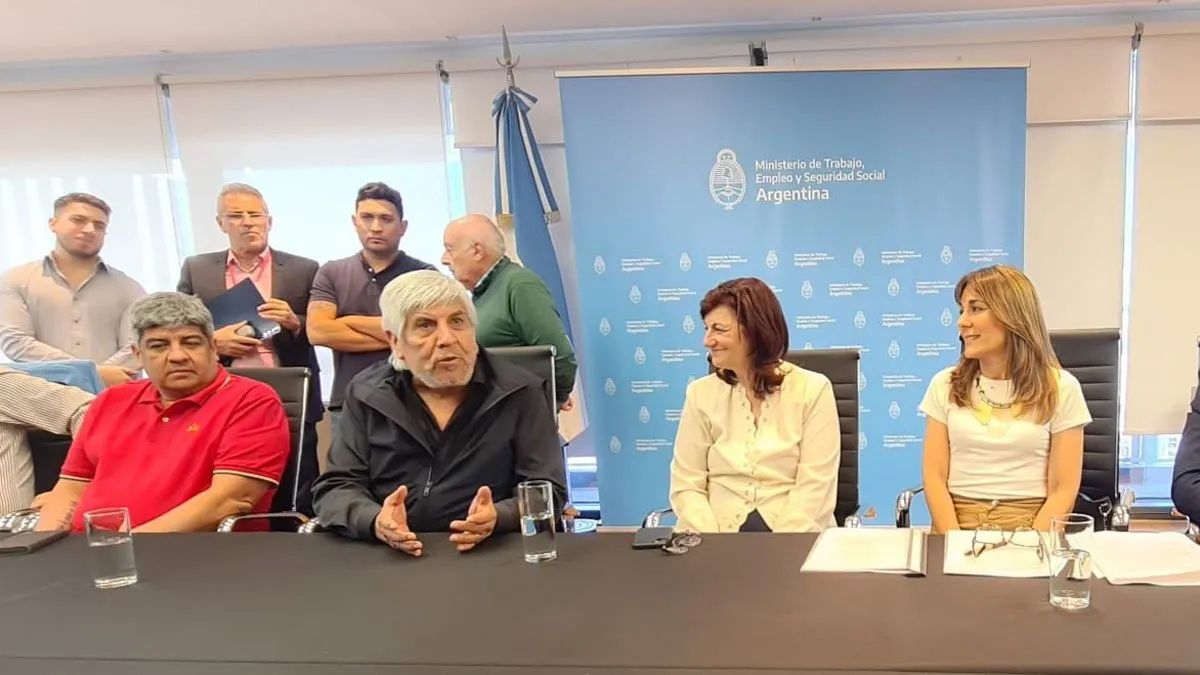 Los Moyano firman paritaria junto a Kelly Omos. Camioneros perdió contra la inflación 6