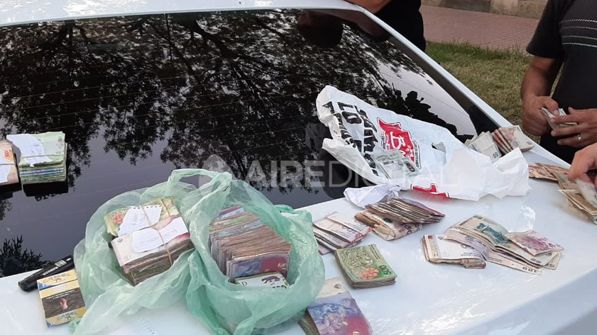 Llevaban 180 mil pesos que no pudieron justificar y quedaron detenidos