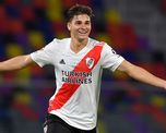 Julián Álvarez fue convocado por Lionel Scaloni para disputar las Eliminatorias Sudamericanas con la Selección Argentina. Julián Álvarez fue convocado por Lionel Scaloni para disputar las Eliminatorias Sudamericanas con la Selección Argentina.